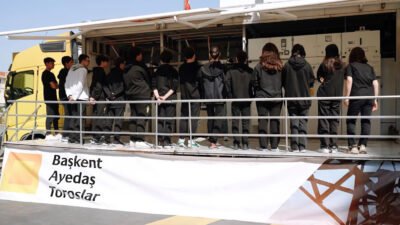 Enerjisa dağıtım şirketleri, mobil eğitim merkezi teknolojisini öğrencilerle buluşturuyor 15 Enerjisa dağıtım şirketleri, mobil eğitim merkezi teknolojisini öğrencilerle buluşturuyor